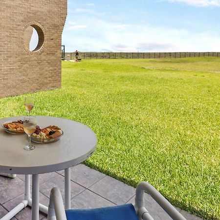 Ground Floor Beachfront Beauty! Steps To The Beach And Pool South Padre Island Kamer foto