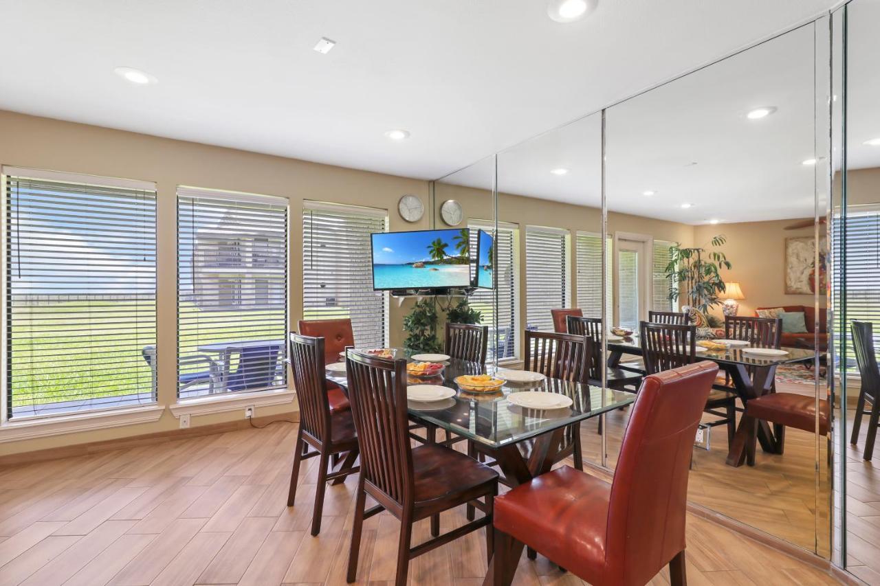 Ground Floor Beachfront Beauty! Steps To The Beach And Pool South Padre Island Buitenkant foto