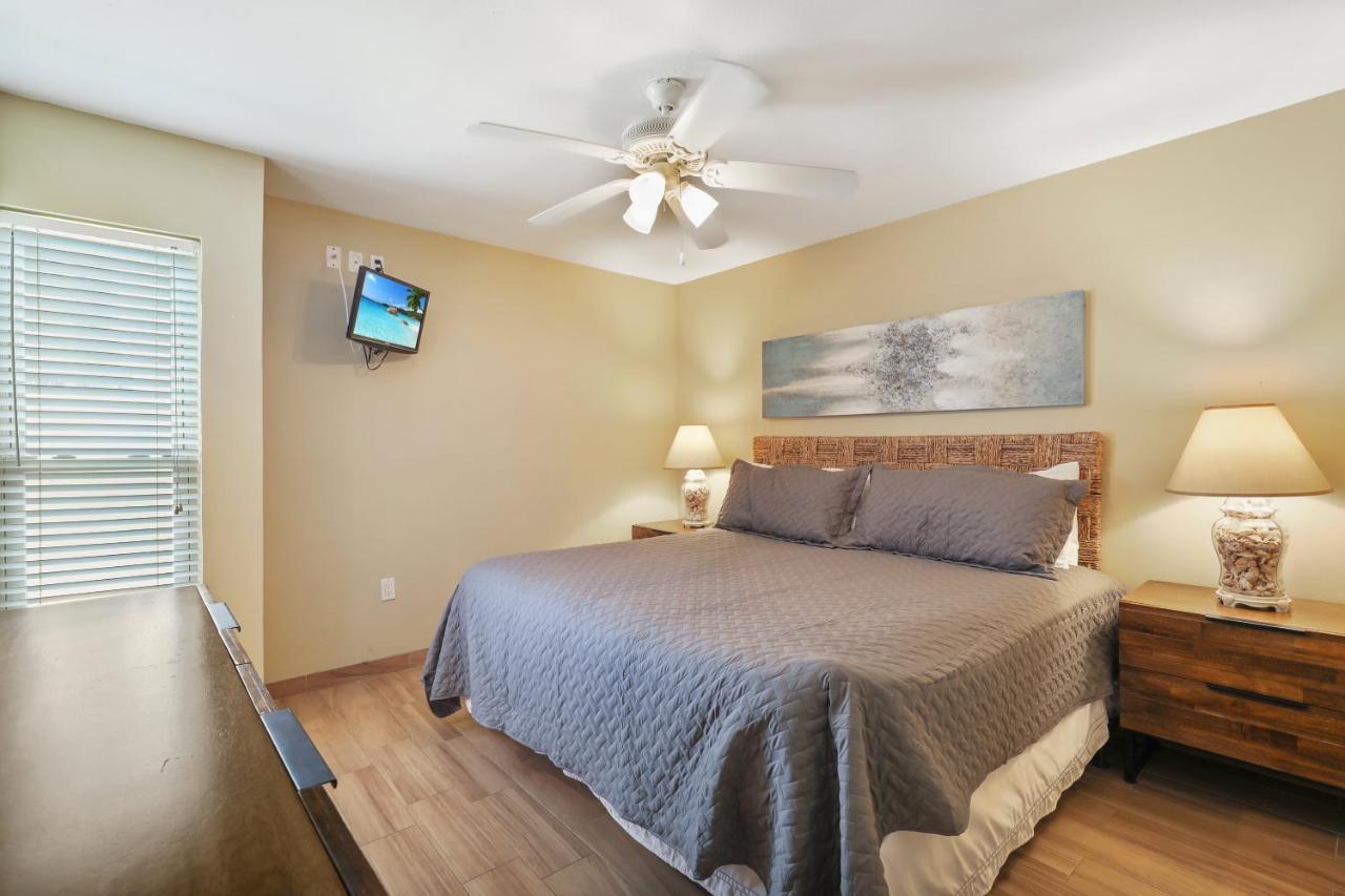 Ground Floor Beachfront Beauty! Steps To The Beach And Pool South Padre Island Buitenkant foto