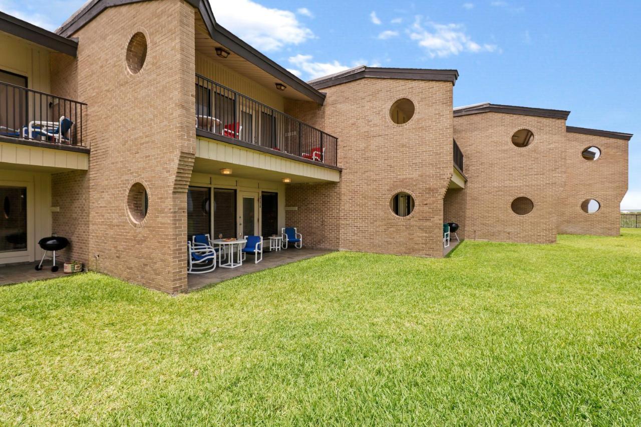 Ground Floor Beachfront Beauty! Steps To The Beach And Pool South Padre Island Buitenkant foto