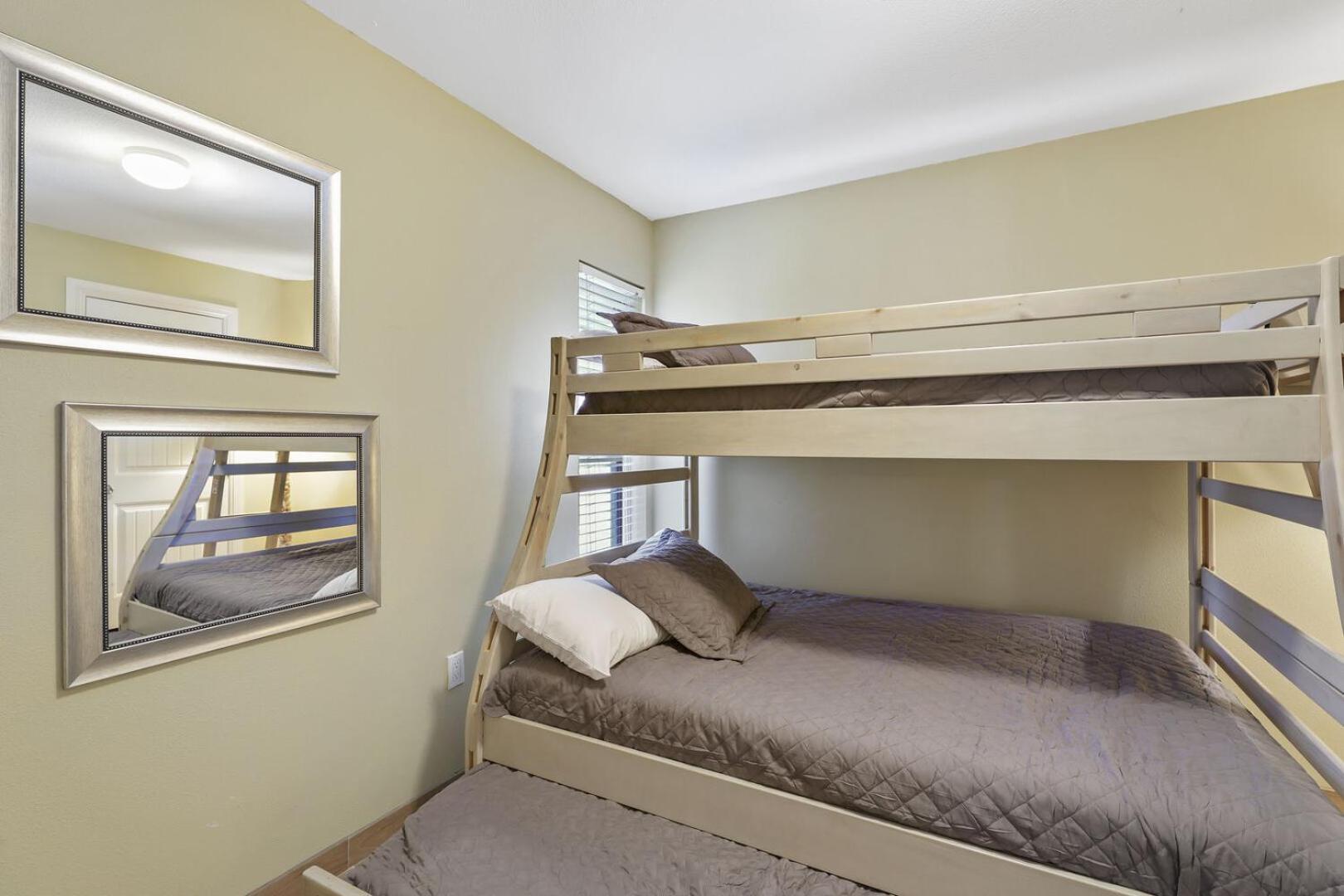Ground Floor Beachfront Beauty! Steps To The Beach And Pool South Padre Island Kamer foto