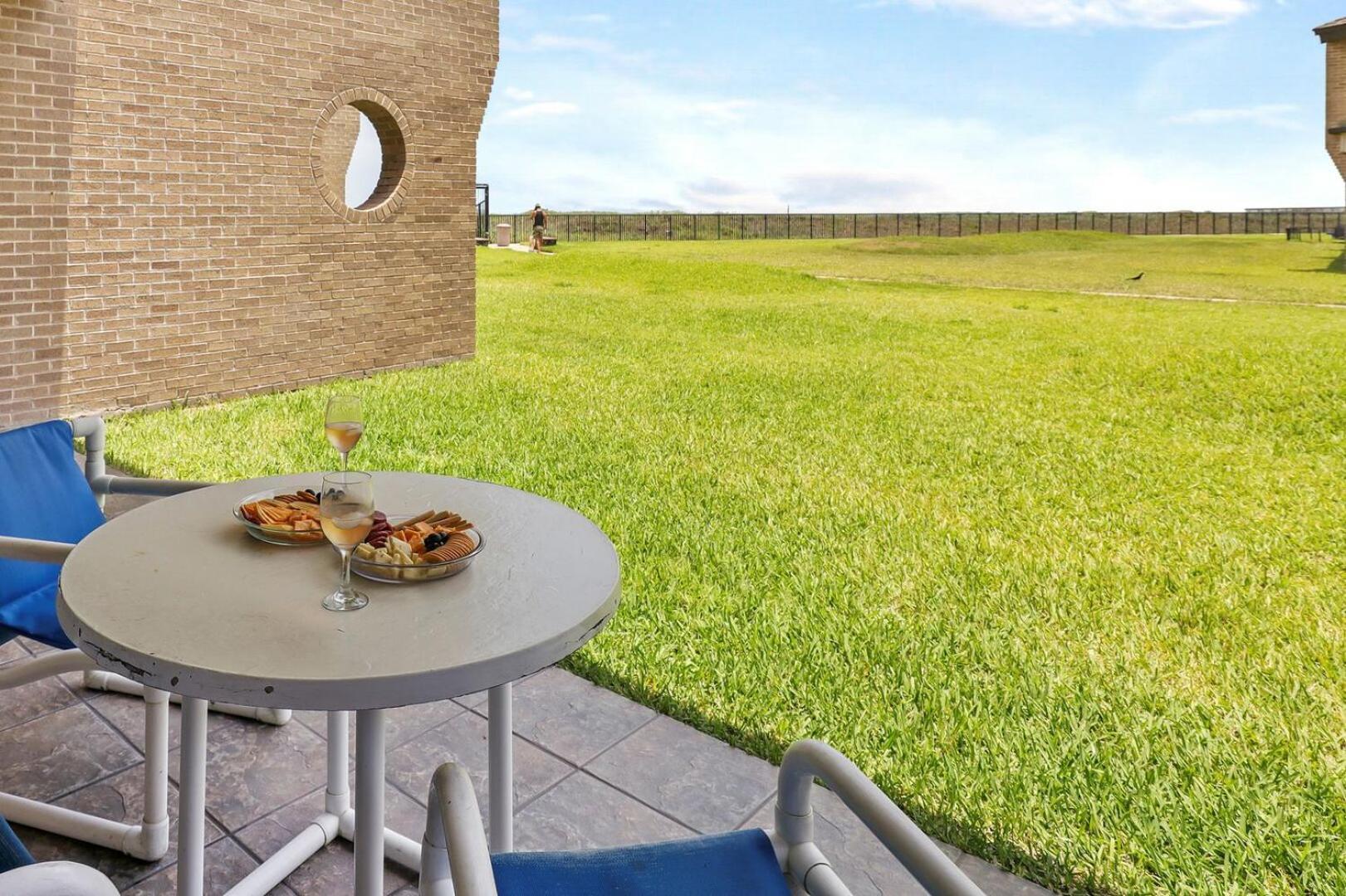 Ground Floor Beachfront Beauty! Steps To The Beach And Pool South Padre Island Kamer foto