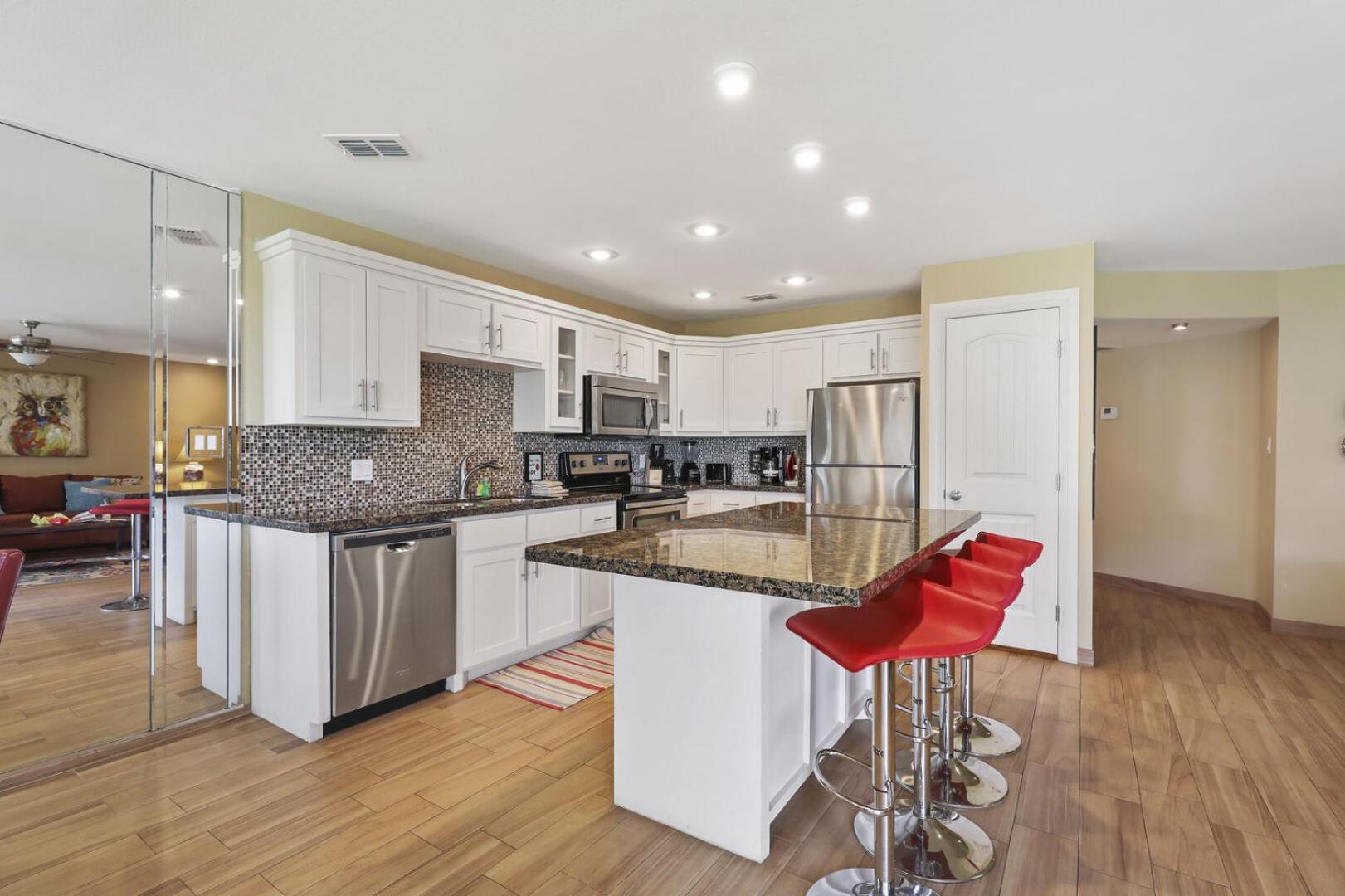 Ground Floor Beachfront Beauty! Steps To The Beach And Pool South Padre Island Kamer foto